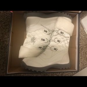 USPA off white snow boots